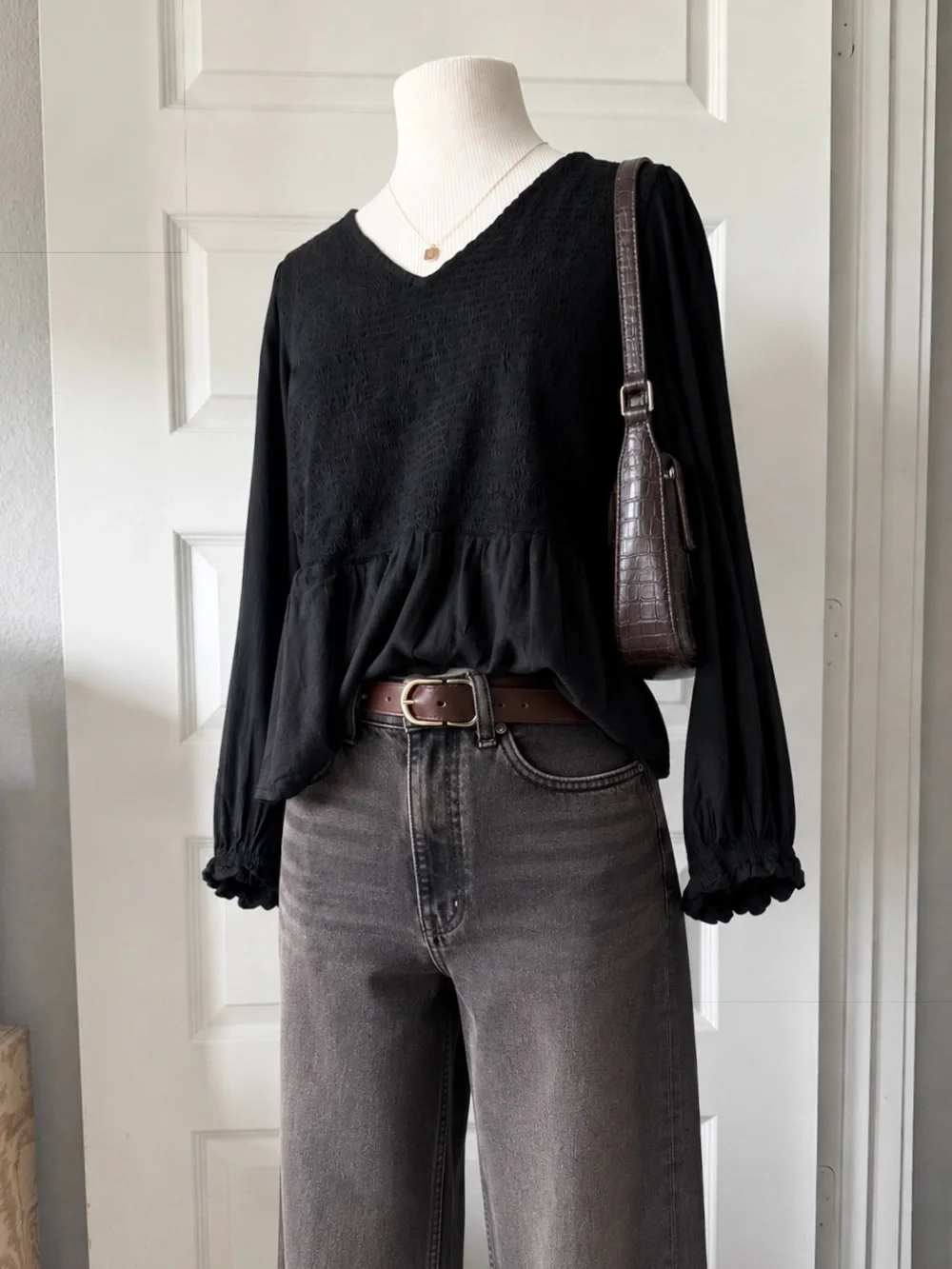 Old Navy Black Smocked Peplum Blouse Women’s XL Long Sleeve V-Neck
